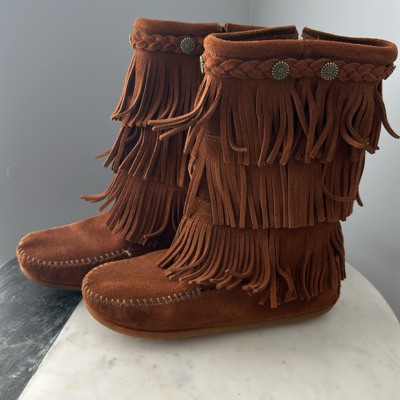 Minnetonka Fringe Leather Boots for Girls, Size 4 - Picture 4 of 12